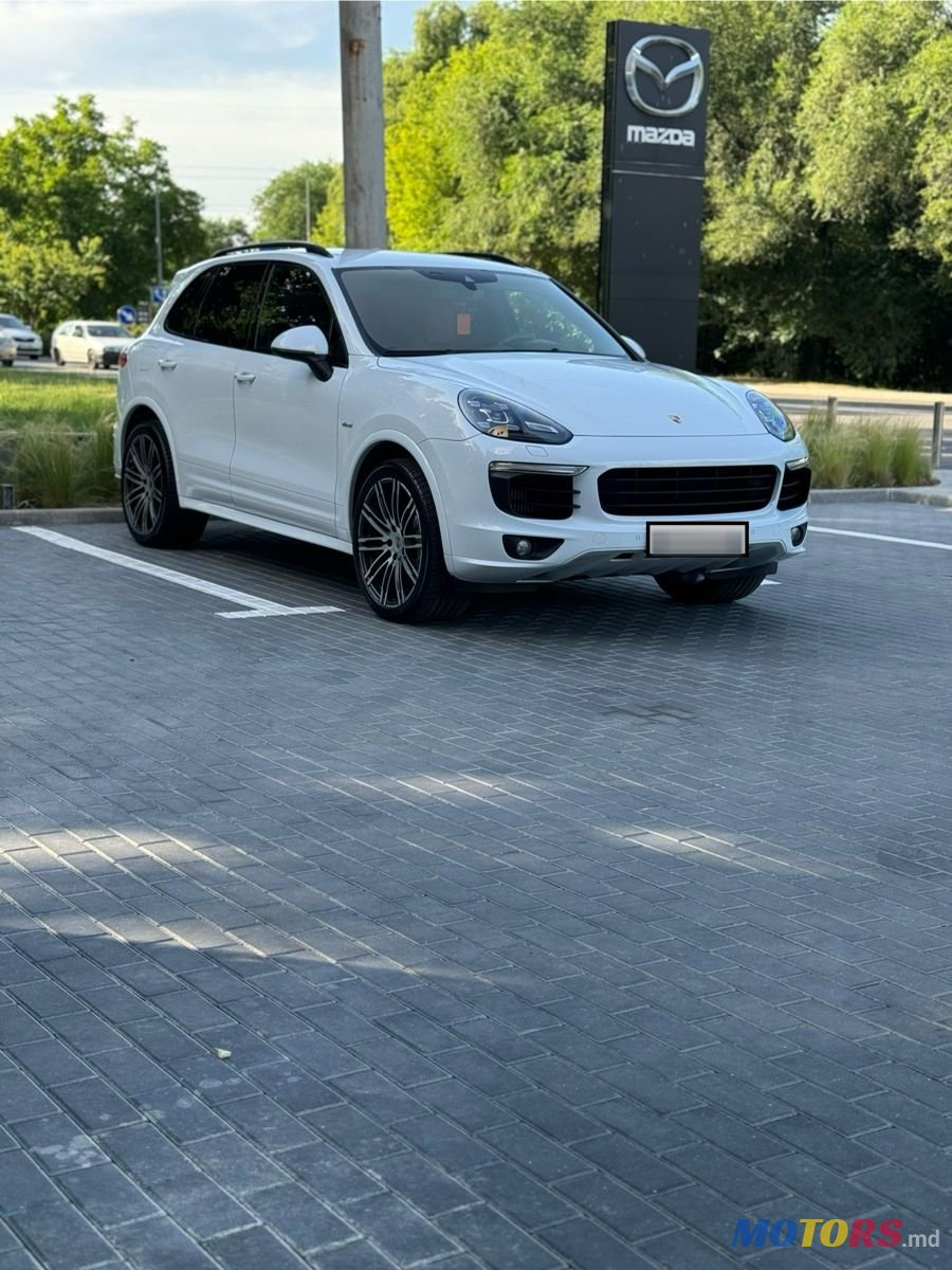 2015' Porsche Cayenne photo #2