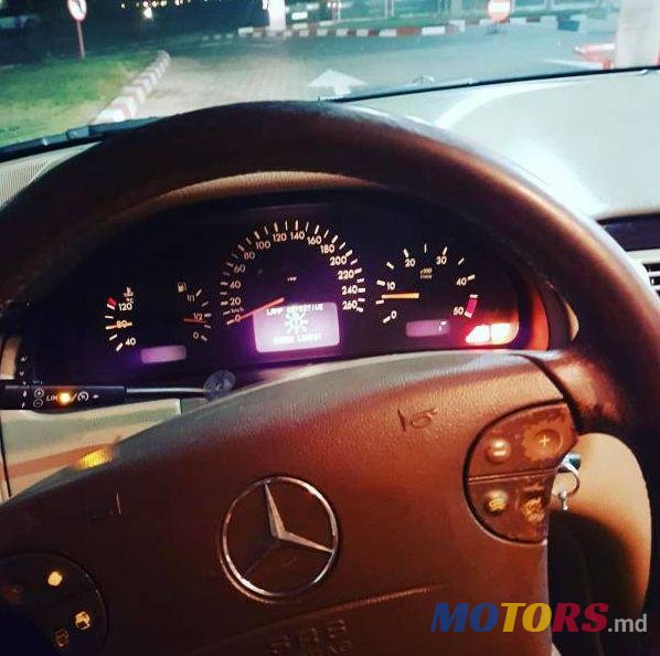 2001' Mercedes-Benz E photo #1