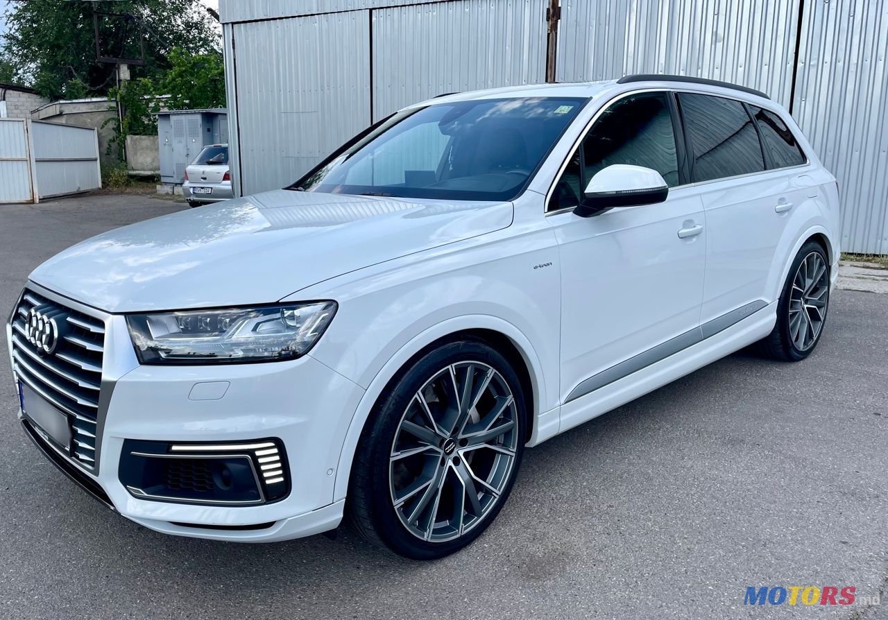2018' Audi Q7 E-Tron photo #1