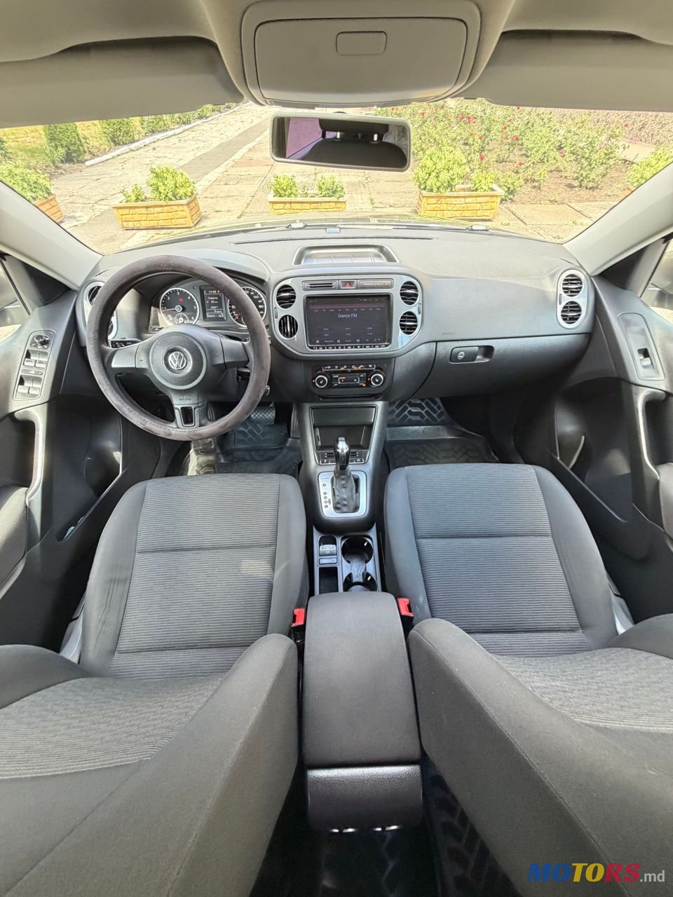 2011' Volkswagen Tiguan photo #6