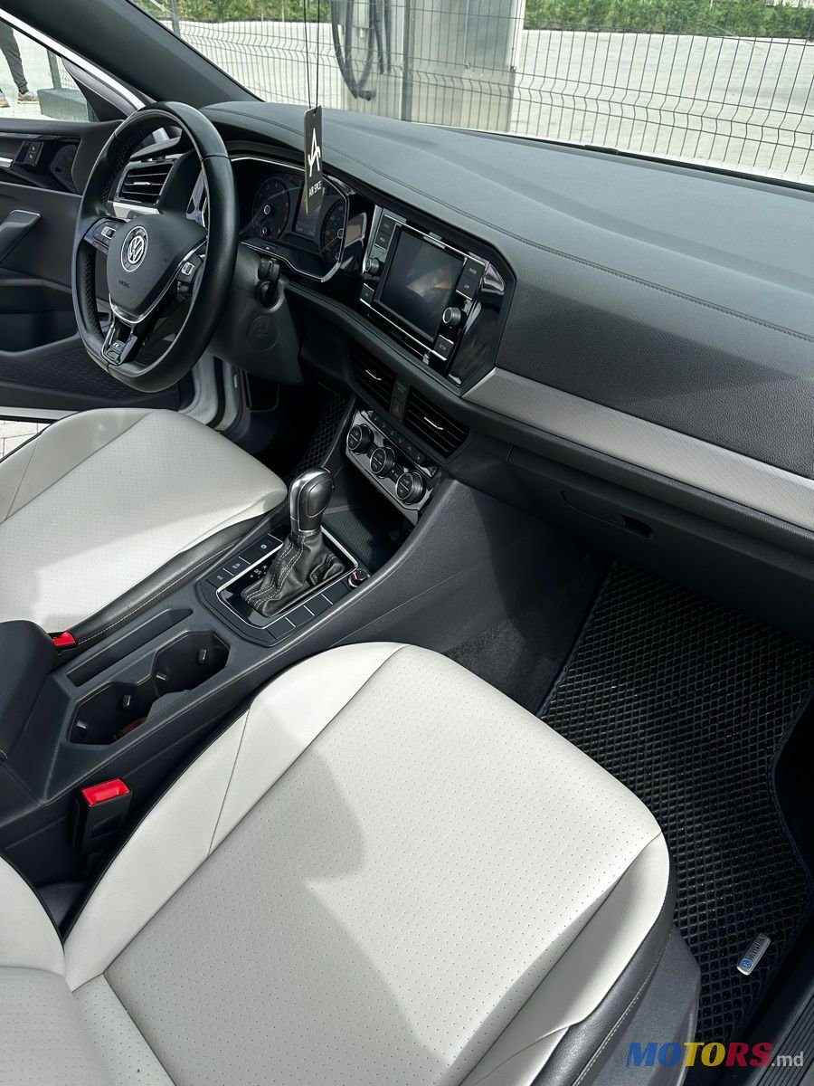 2018' Volkswagen Jetta photo #3