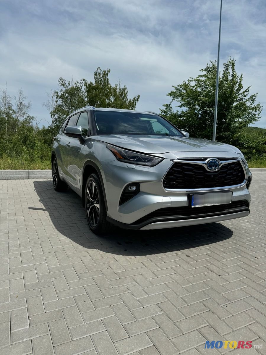 2021' Toyota Highlander photo #2