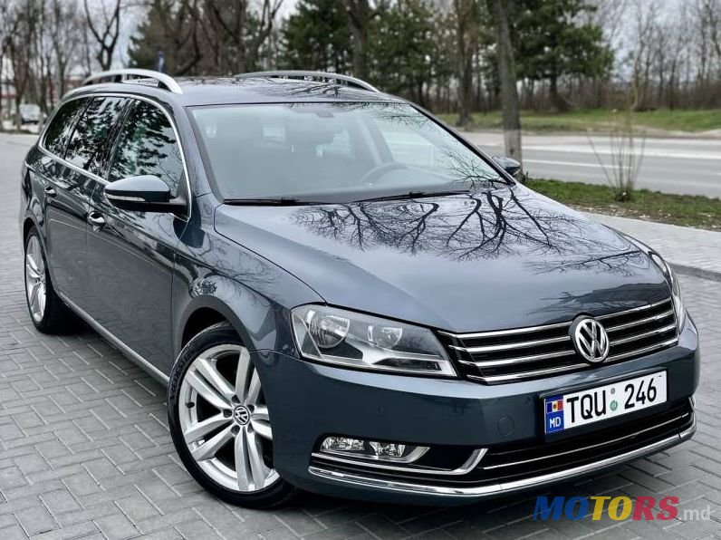 2011' Volkswagen Passat photo #6