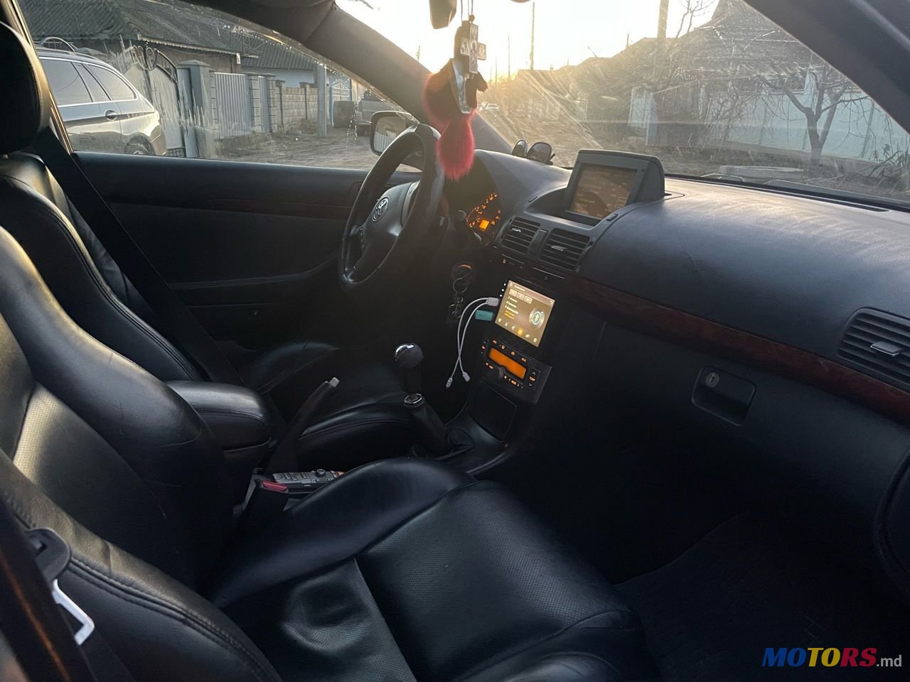 2005' Toyota Avensis photo #5