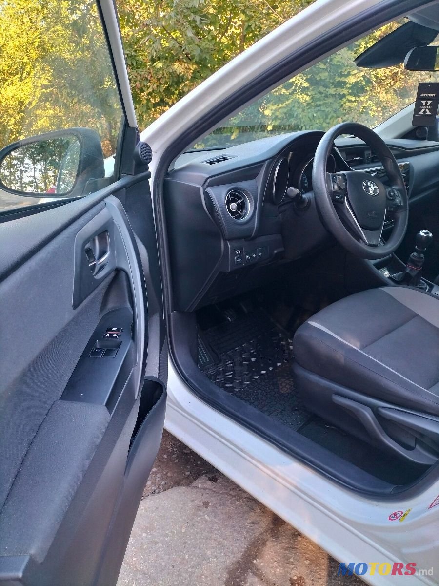 2016' Toyota Auris photo #5