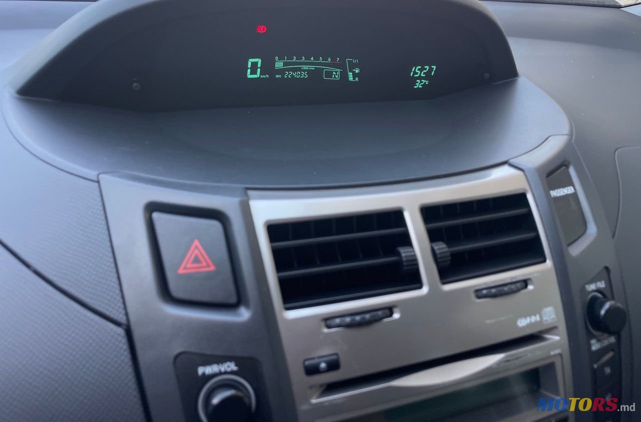 2009' Toyota Yaris photo #1