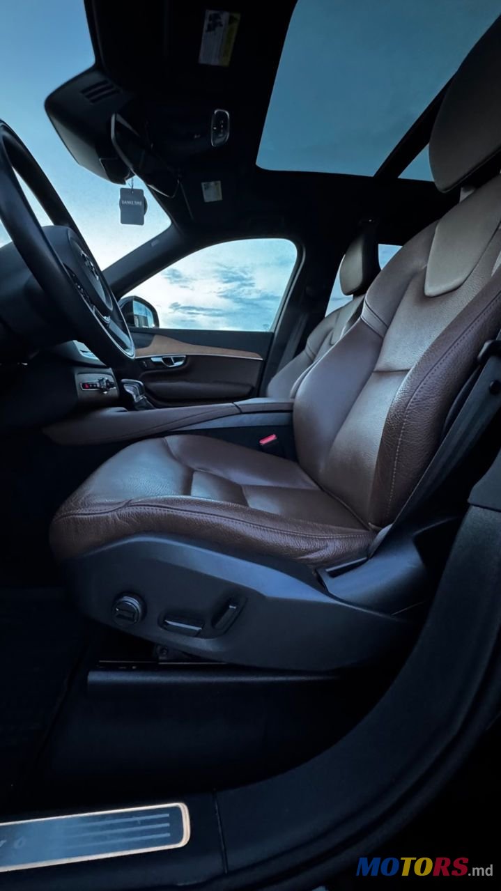 2021' Volvo XC90 photo #2