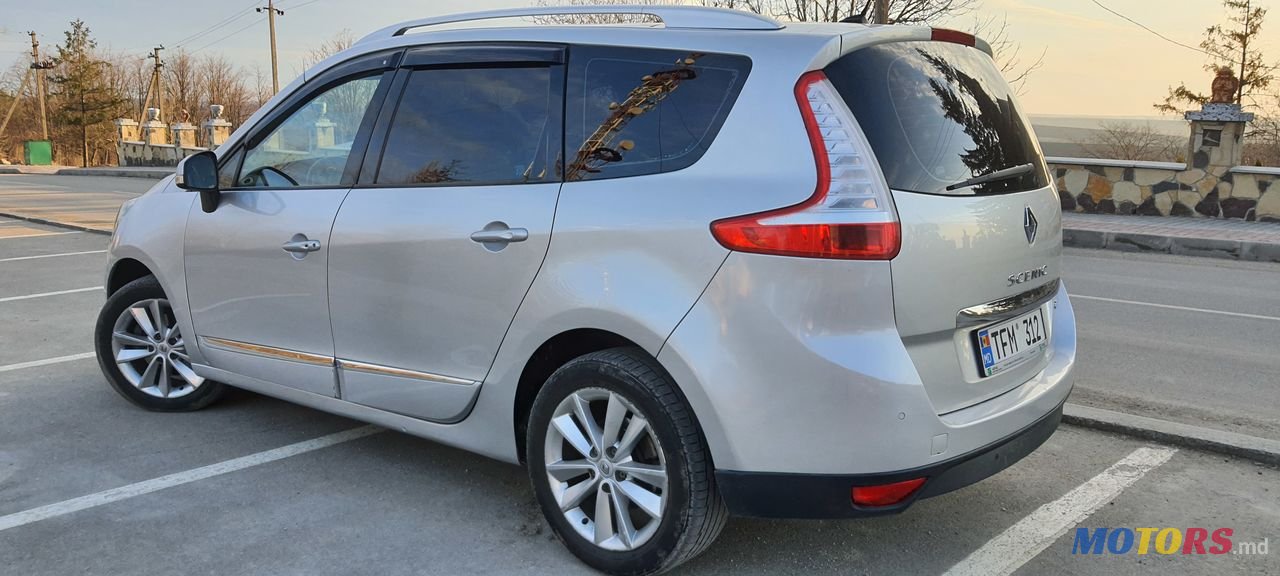 2013' Renault Grand Scenic photo #2