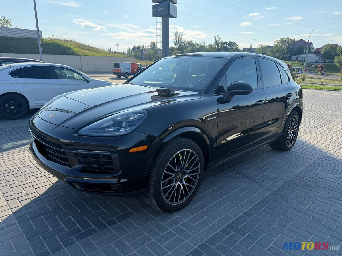 2021' Porsche Cayenne photo #3