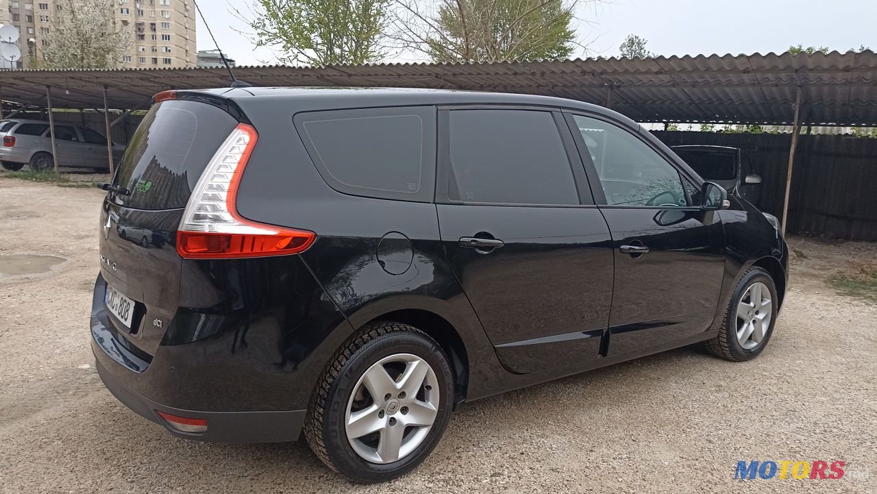 2013' Renault Grand Scenic photo #3