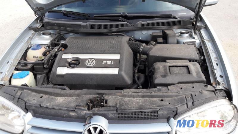 2004' Volkswagen Golf photo #2