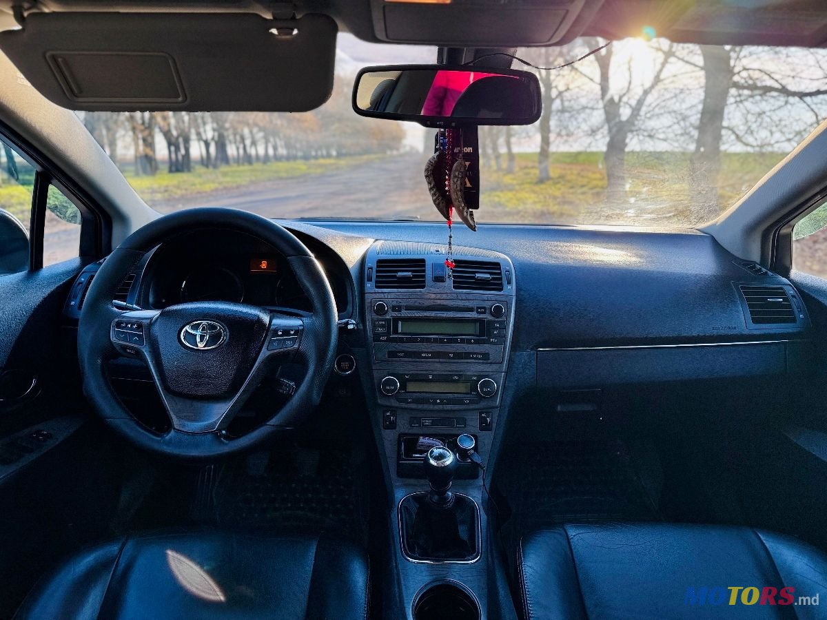 2011' Toyota Avensis photo #5