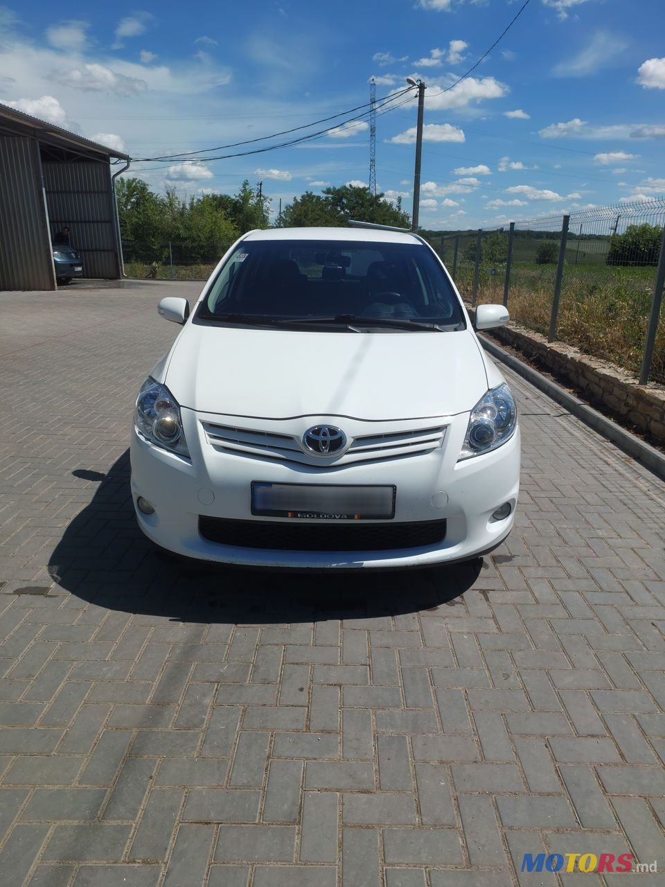 2010' Toyota Auris photo #2