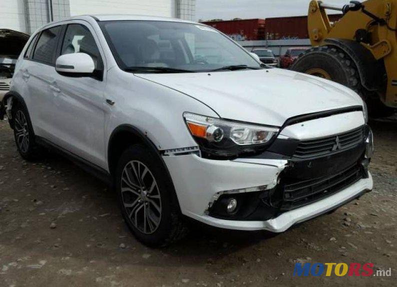 2016' Mitsubishi Outlander photo #2