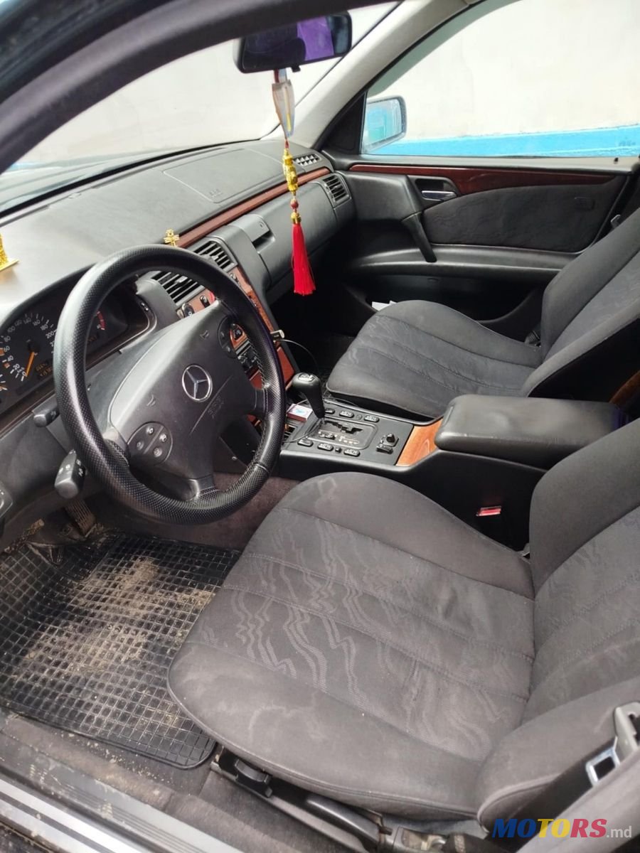 1999' Mercedes-Benz E-Class photo #2