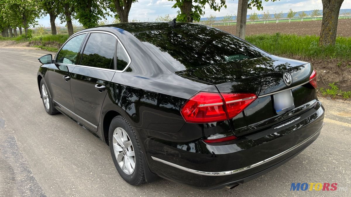 2016' Volkswagen Passat photo #5