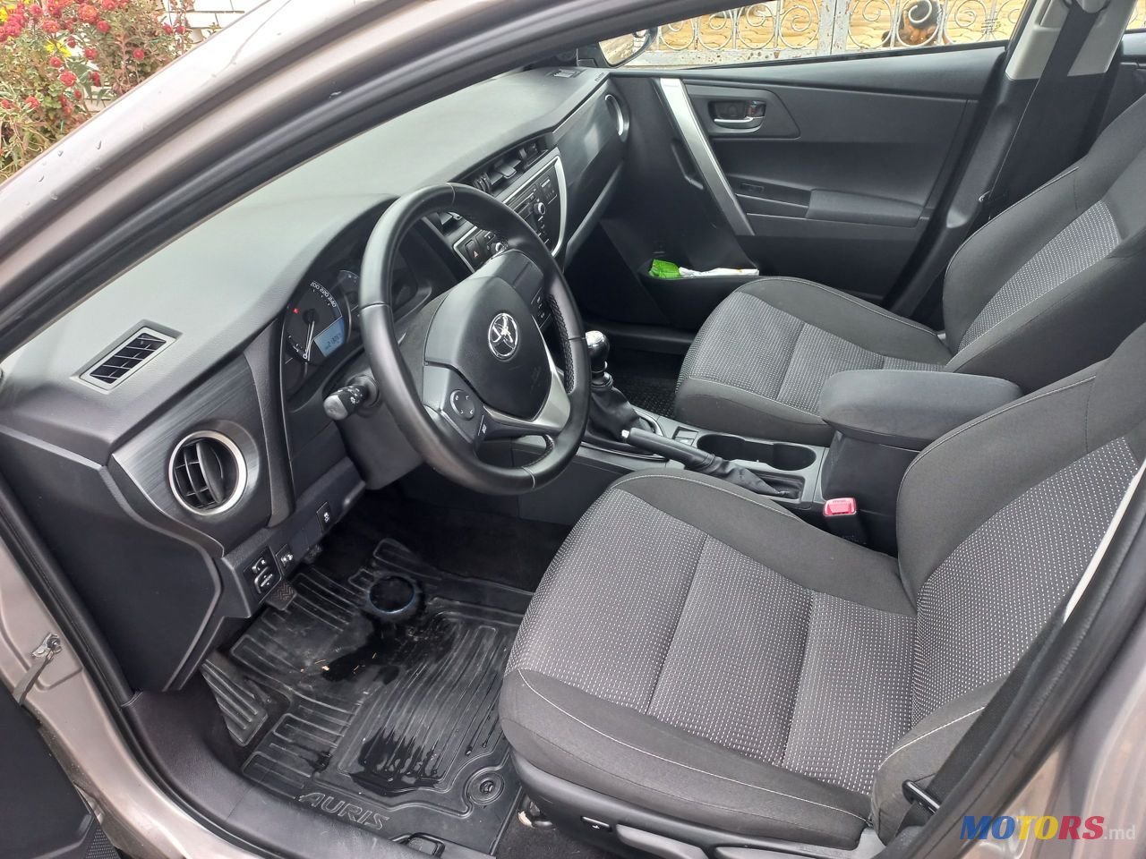 2013' Toyota Auris photo #6