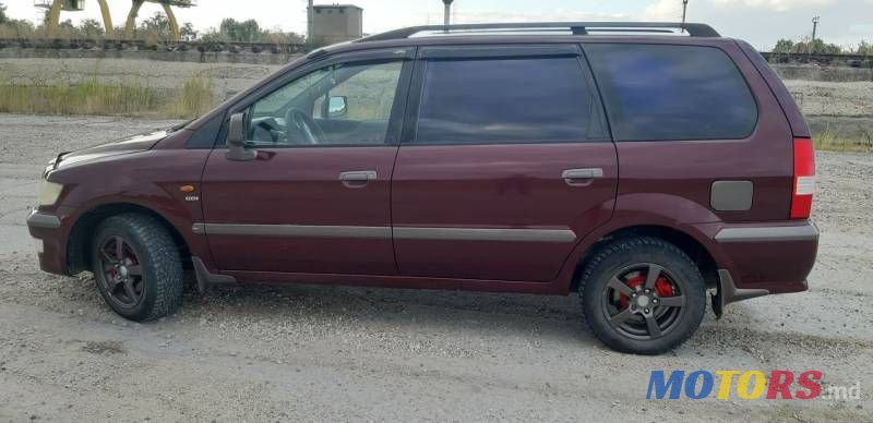 1999' Mitsubishi Space Wagon photo #5