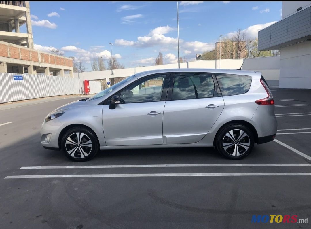2010' Renault Grand Scenic photo #6