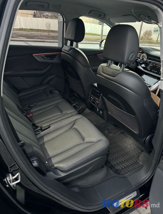 2020' Audi Q7 photo #5