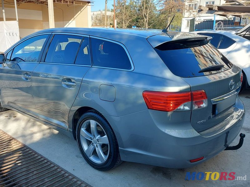 2014' Toyota Avensis photo #2