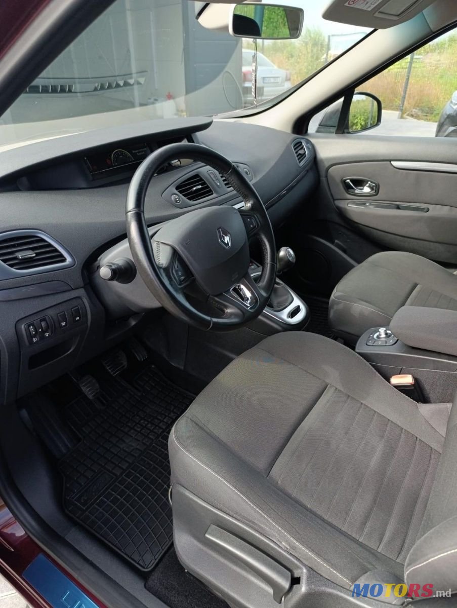 2015' Renault Scenic photo #6