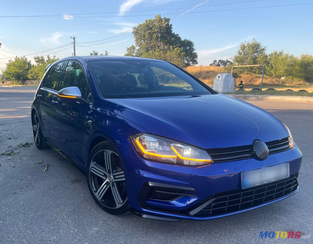 2019' Volkswagen Golf photo #2