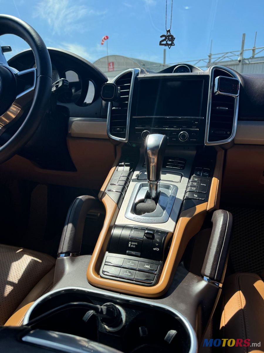 2015' Porsche Cayenne photo #5