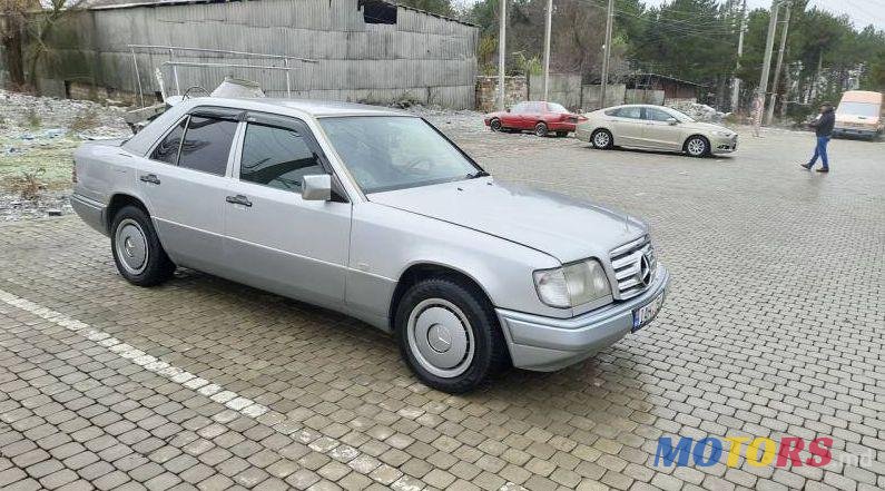 1995' Mercedes-Benz 124 photo #2
