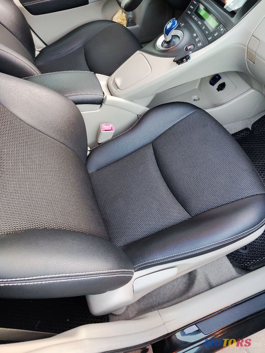 2011' Toyota Prius photo #2