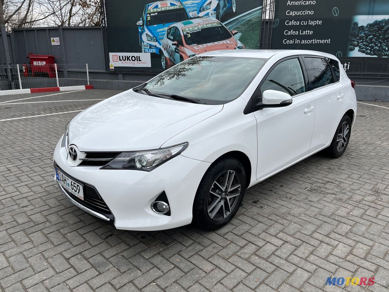 2014' Toyota Auris photo #3