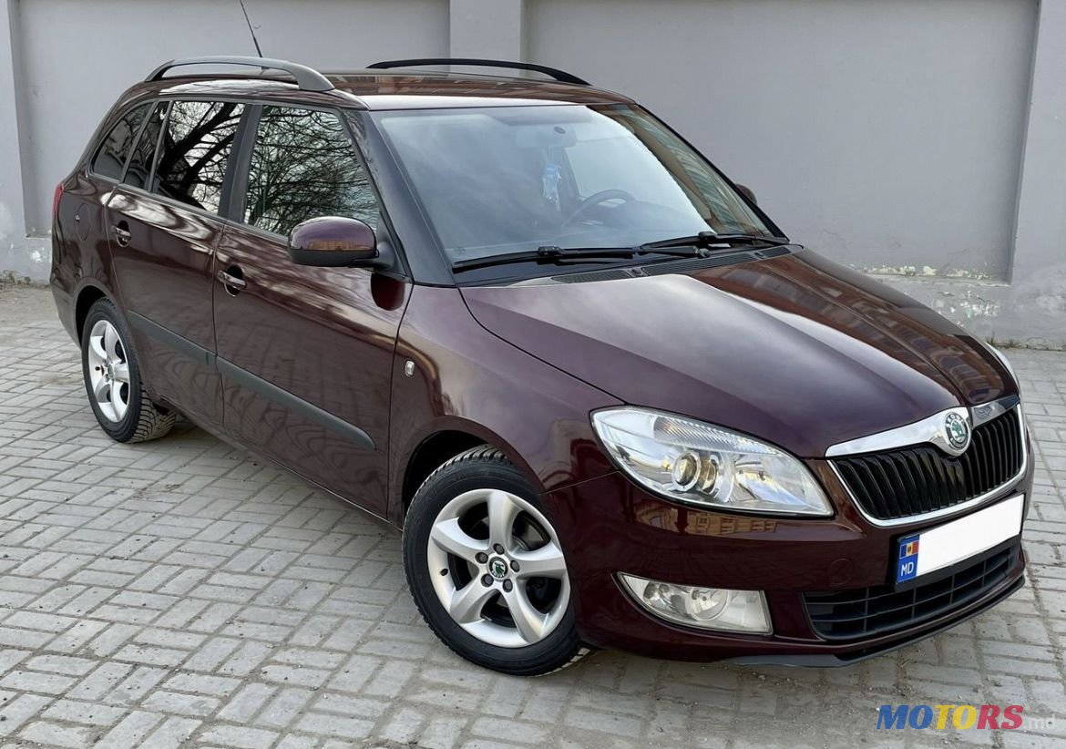 2011' Skoda Fabia photo #1