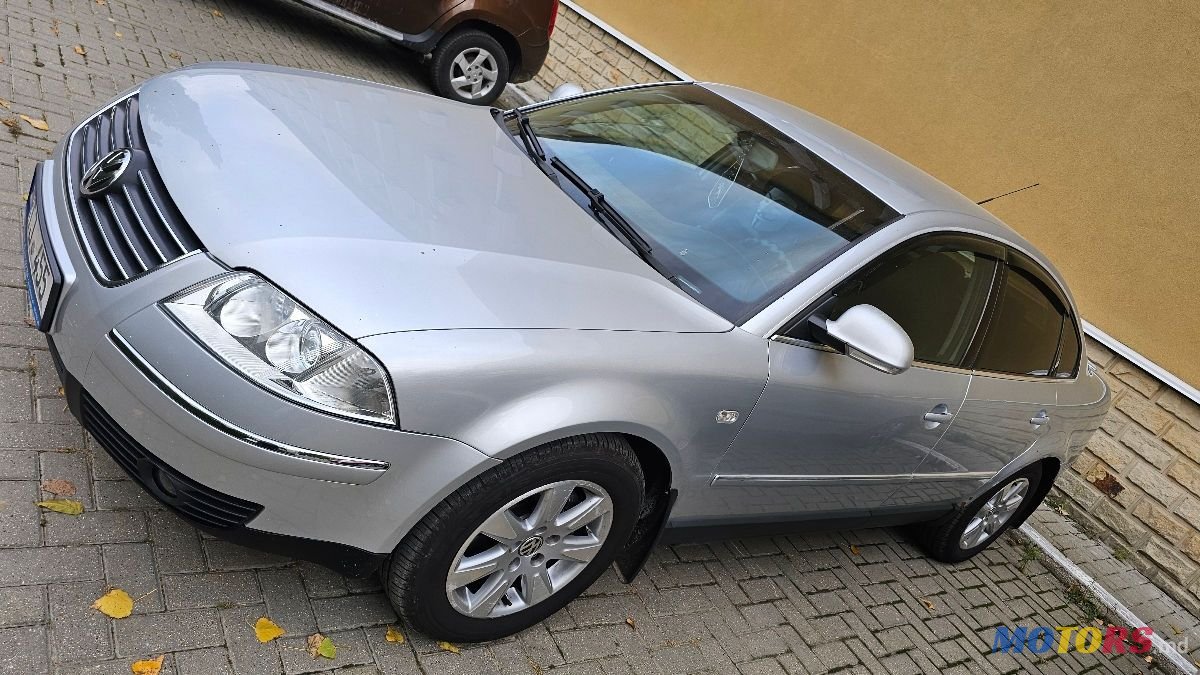 2004' Volkswagen Passat photo #1