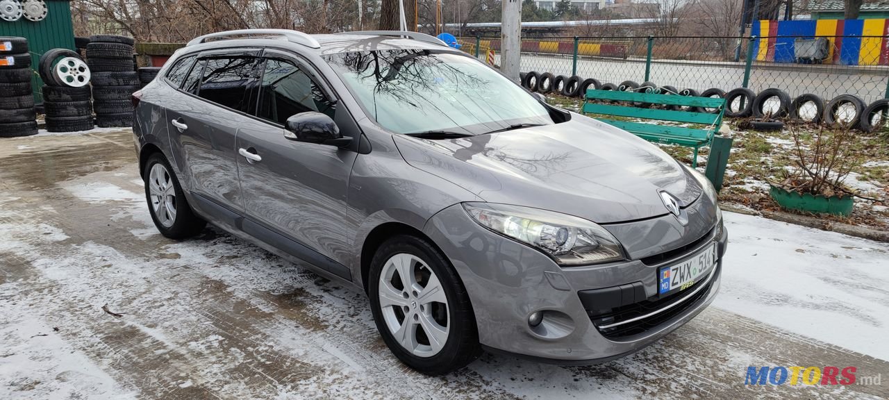 2011' Renault Megane photo #2