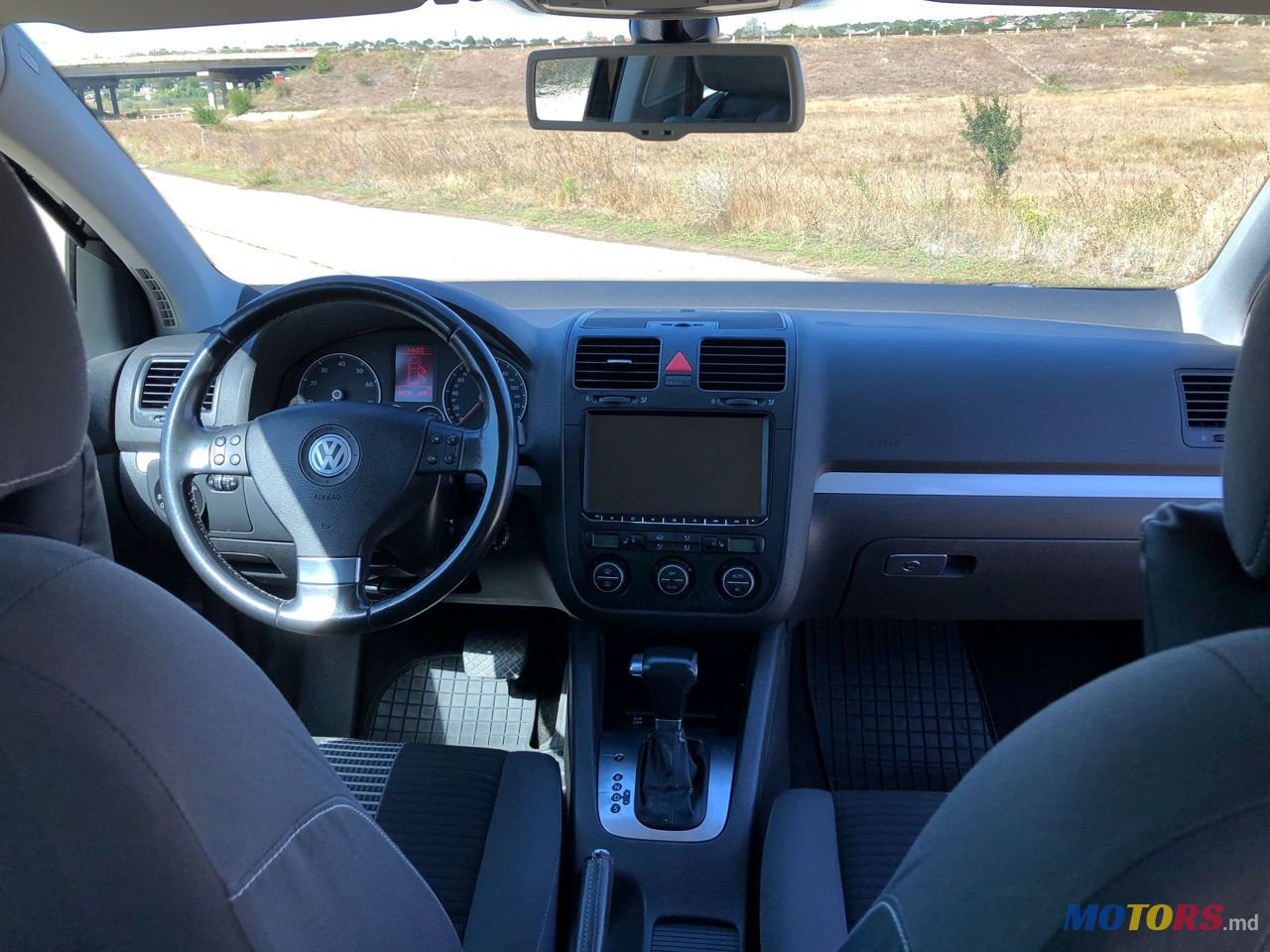 2008' Volkswagen Golf photo #5