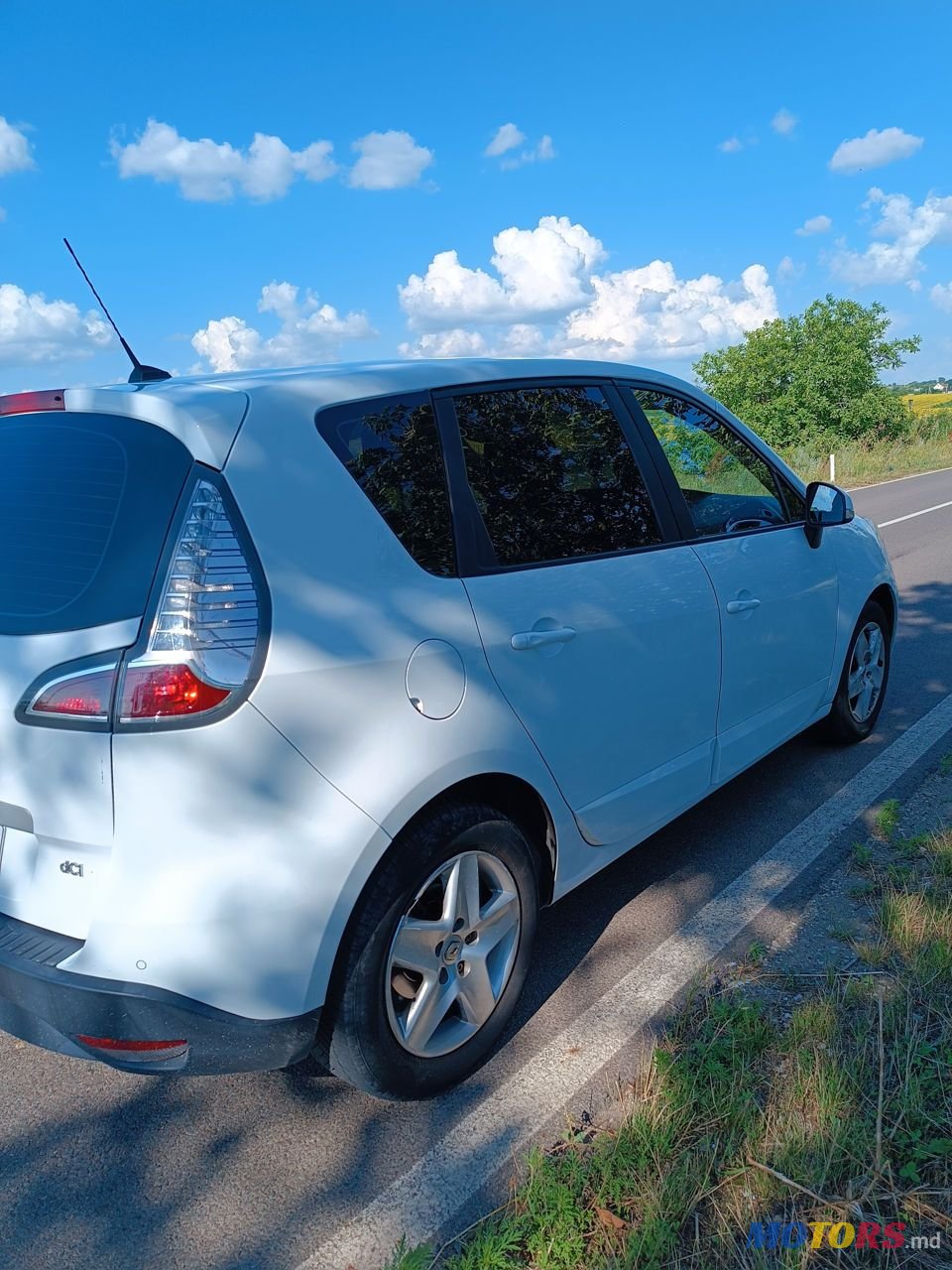 2013' Renault Scenic photo #6