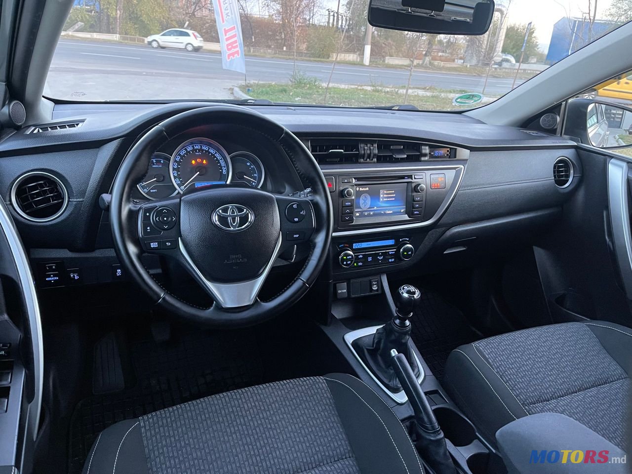 2014' Toyota Auris photo #5
