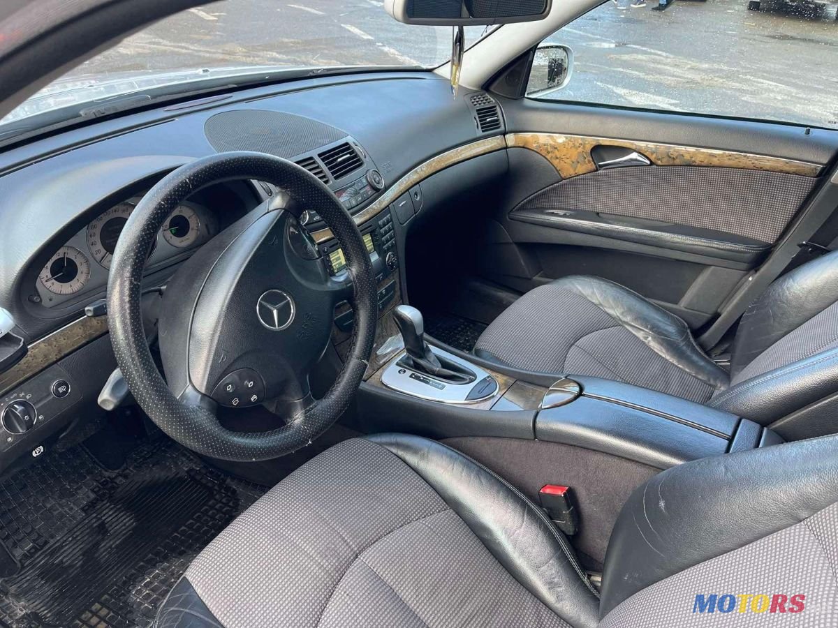 2005' Mercedes-Benz E Класс photo #6