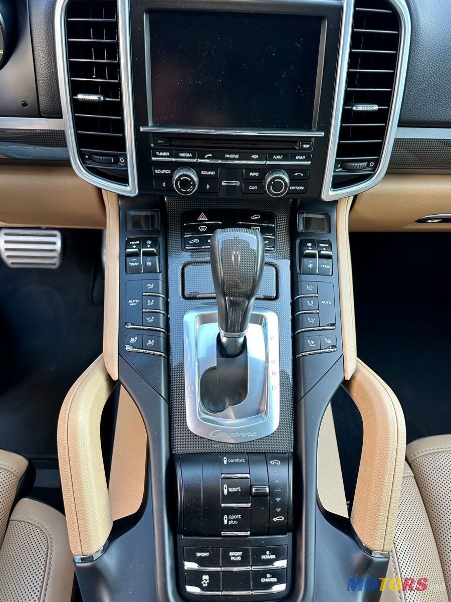 2016' Porsche Cayenne photo #5