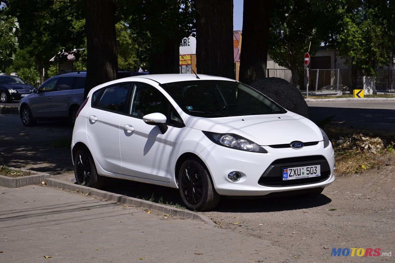 2011' Ford Fiesta photo #1