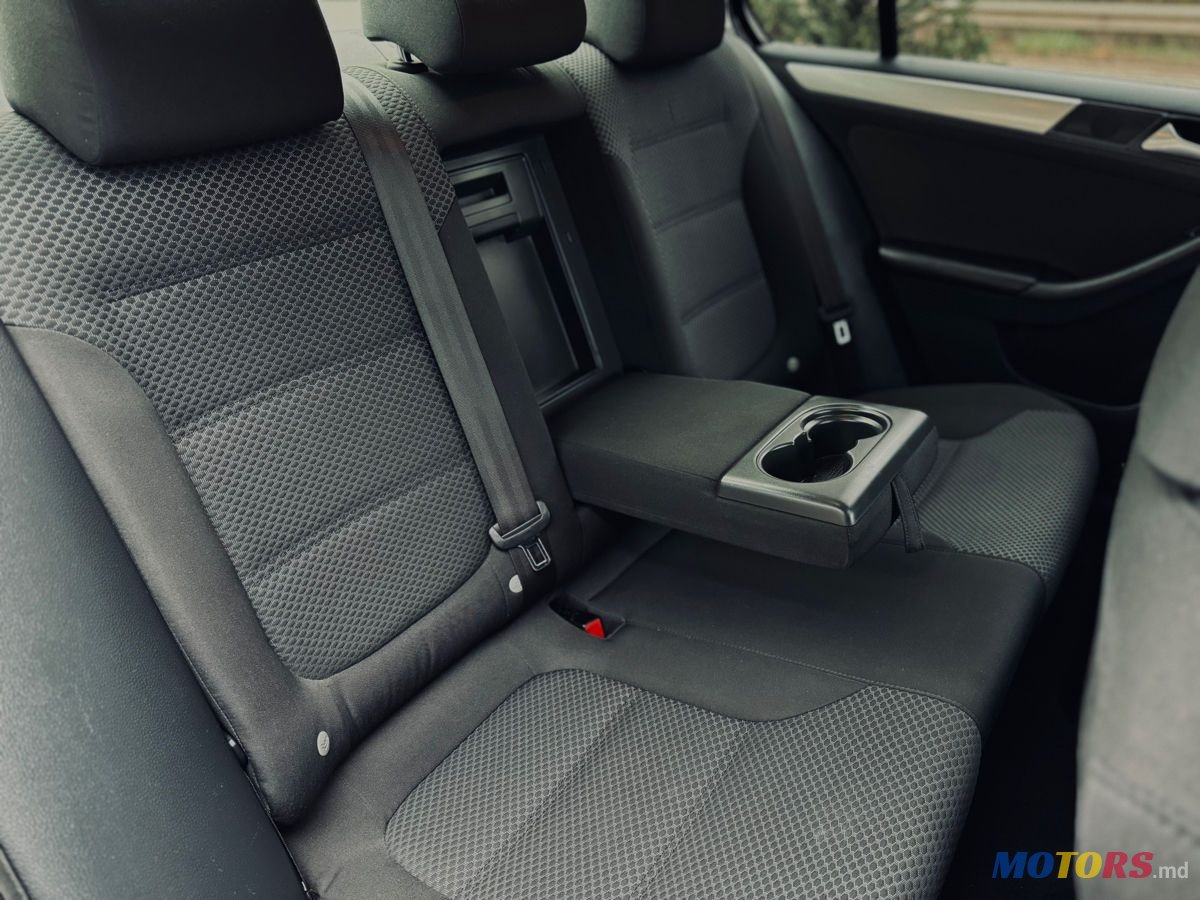 2014' Volkswagen Jetta photo #5