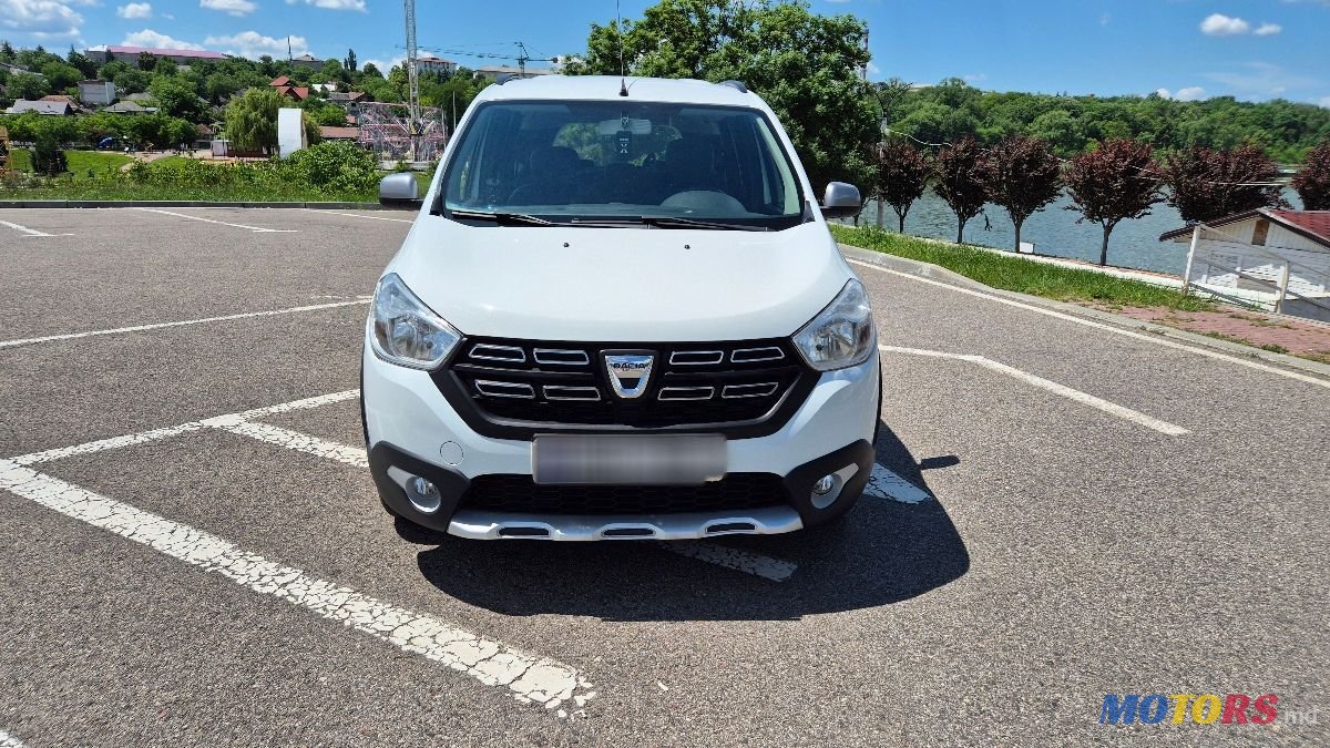 2017' Dacia Lodgy photo #1