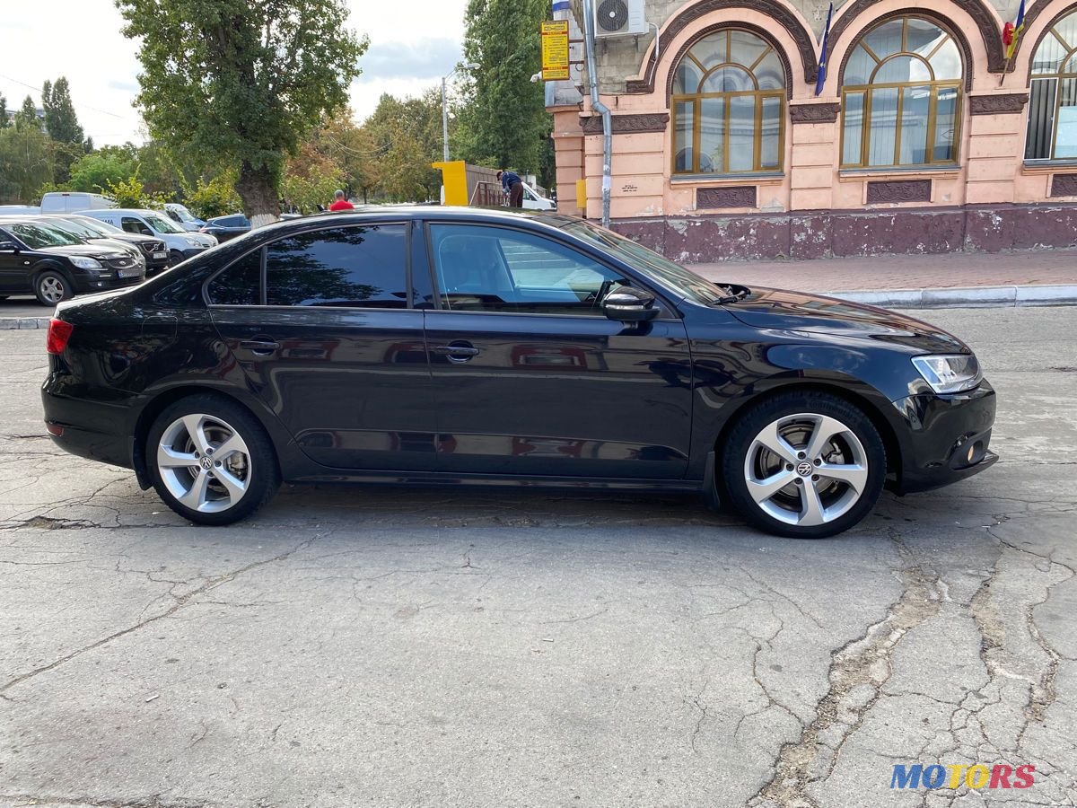 2011' Volkswagen Jetta photo #4