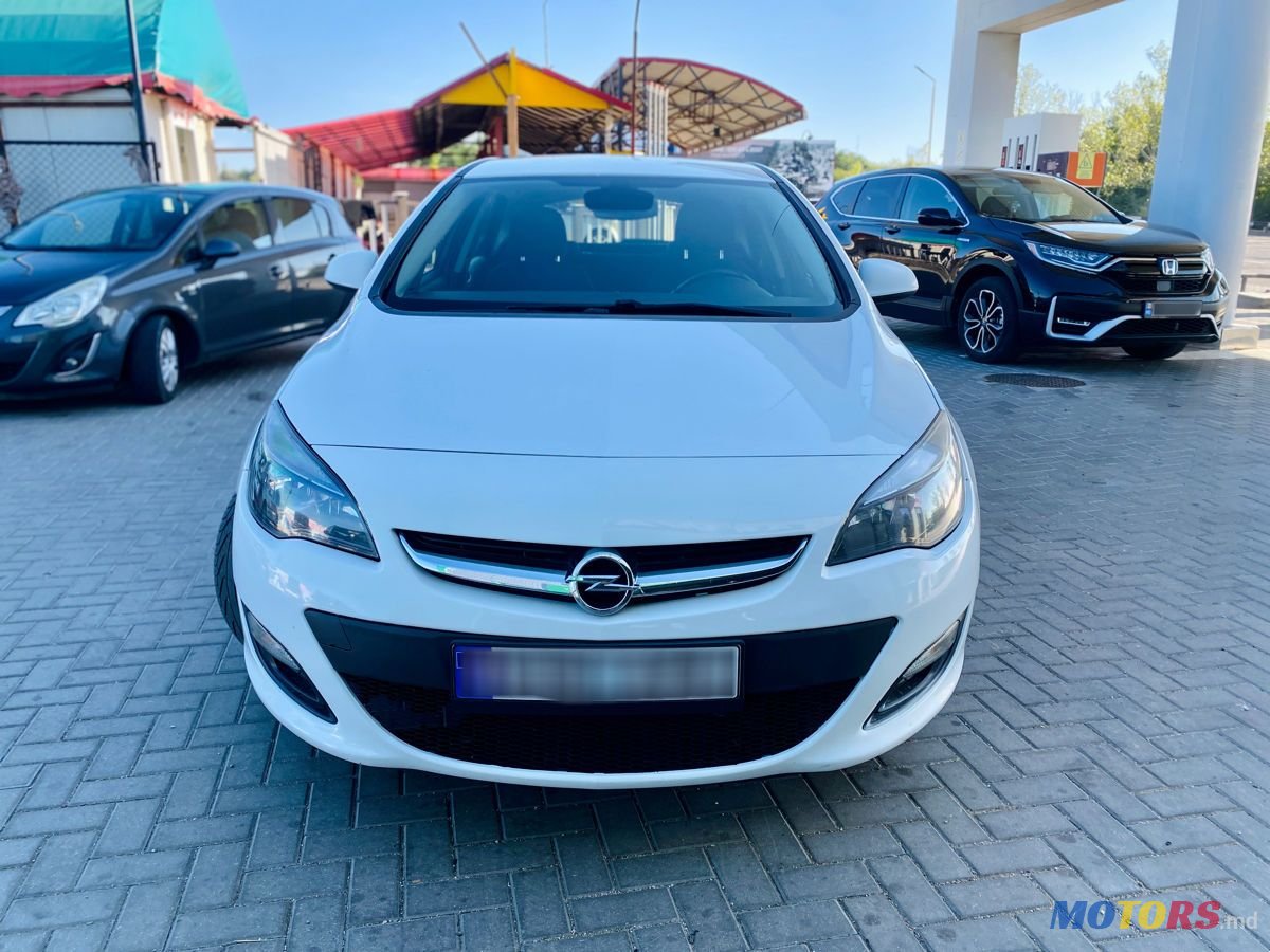 2014' Opel Astra photo #2