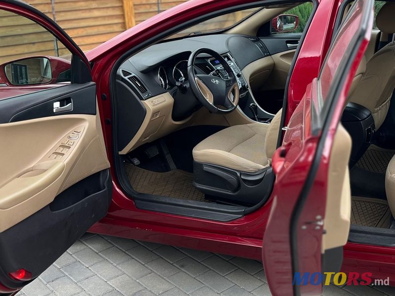 2011' Hyundai Sonata photo #6