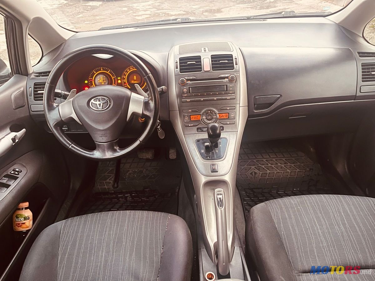 2007' Toyota Auris photo #5
