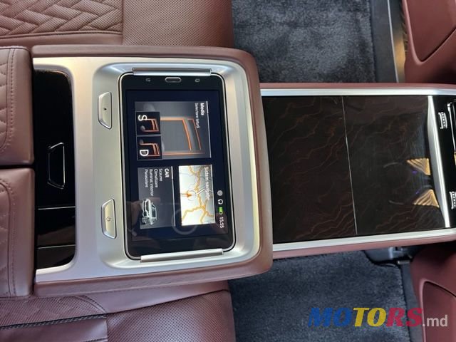 2019' BMW 7 Series photo #5