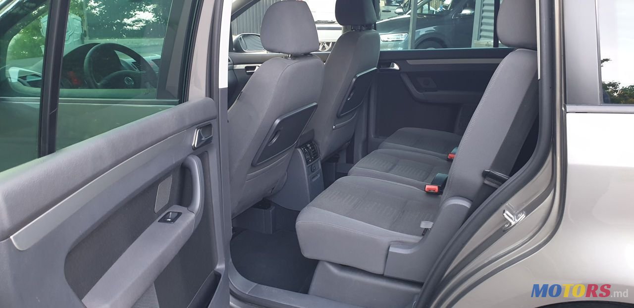 2007' Volkswagen Touran photo #5