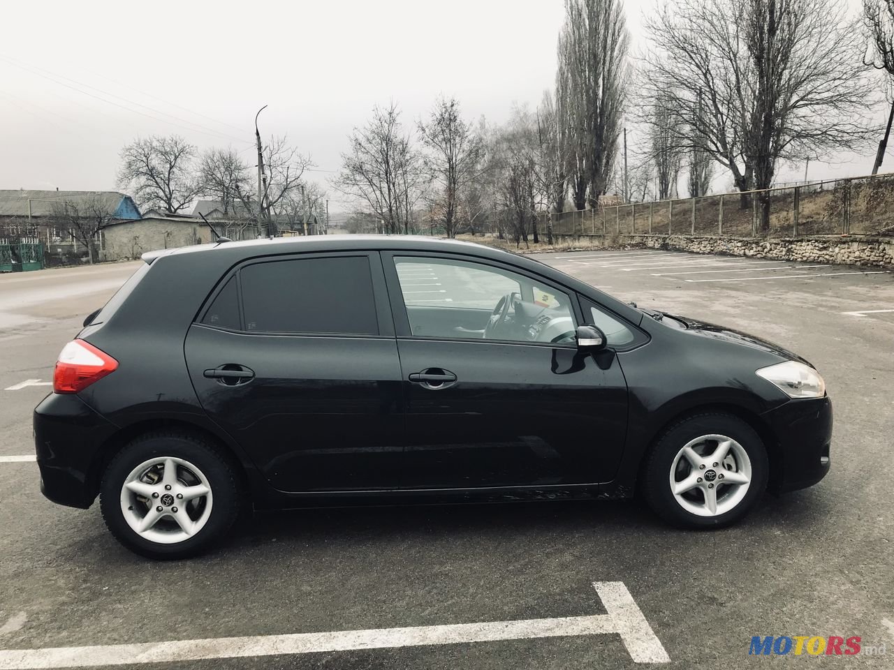 2010' Toyota Auris photo #2