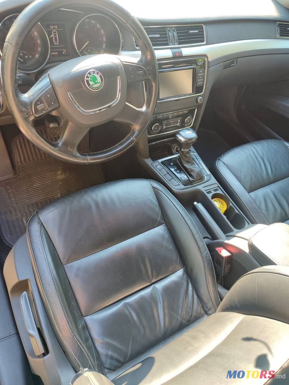 2011' Skoda Superb photo #4